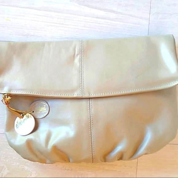 Contessa Handbags - ♥️BUNDLE ONLY♥Contessa Creamy Taupe Leather Clutch